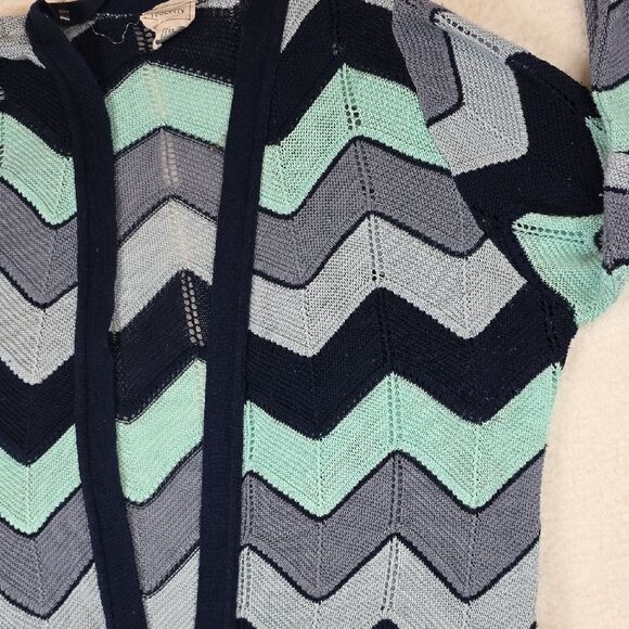 Teaberry Blue,Gray And White Chevron Cardigan Sweater Size Large - Picture 4 of 13